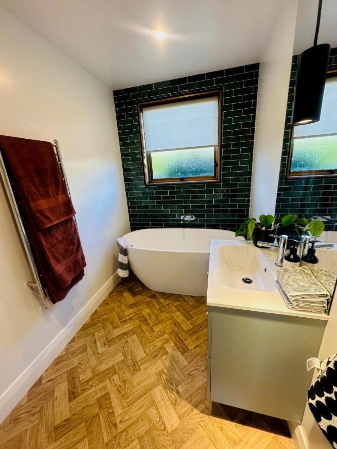 2 Bed Beckenham Beauty - Pet Friendly Villa Christchurch Esterno foto